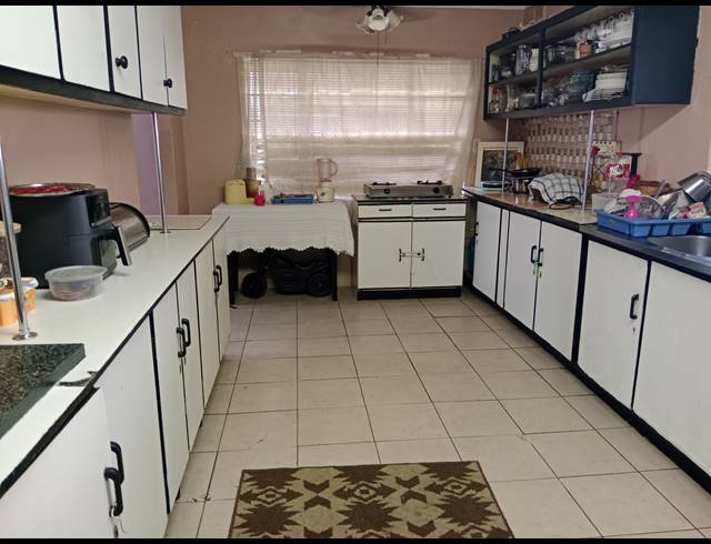 6 BEDROOM HOUSE FOR SALE IN NORTHDALE